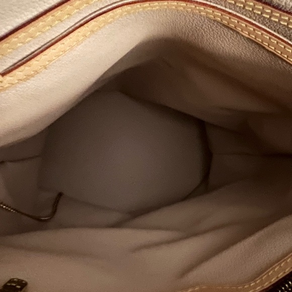 Authentic Louis Vuitton Bucket GM - Picture 6 of 15